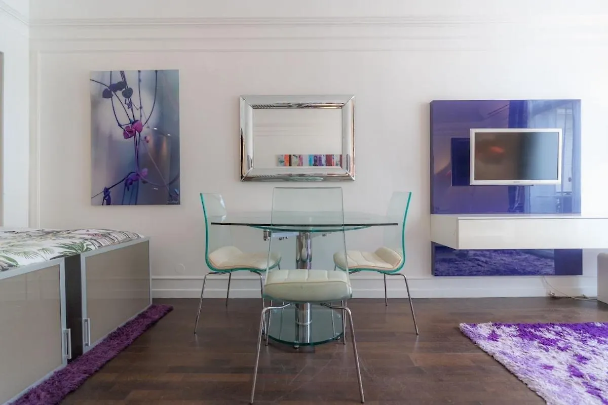 Champs Elysees Apartment Paris Fransa
